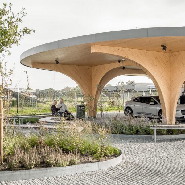 Charging station for electric vehicles