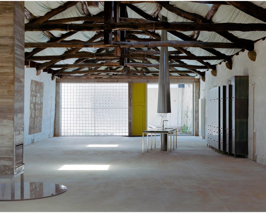 House of many faces by Fala Atelier in Porto