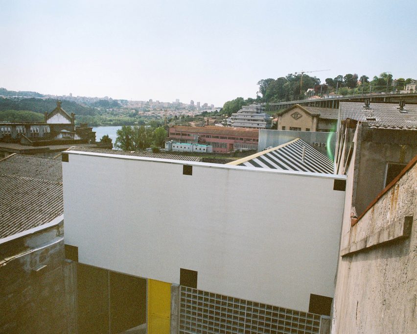 House of many faces by Fala Atelier in Porto