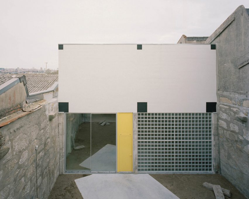 House of many faces by Fala Atelier in Porto