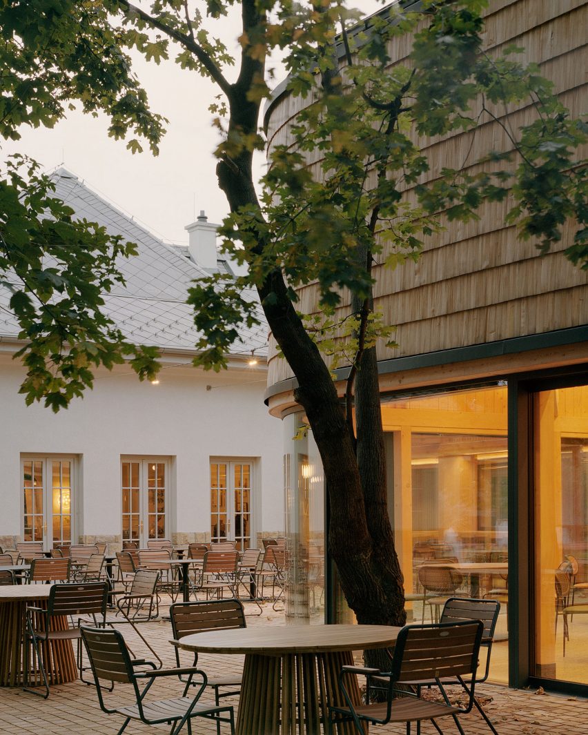 Forest Pavilion Normafa ski lodge extension by Hetedik Muterem and Studio Konstella