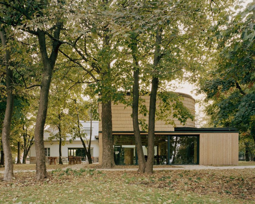 Forest Pavilion Normafa ski lodge extension by Hetedik Muterem and Studio Konstella