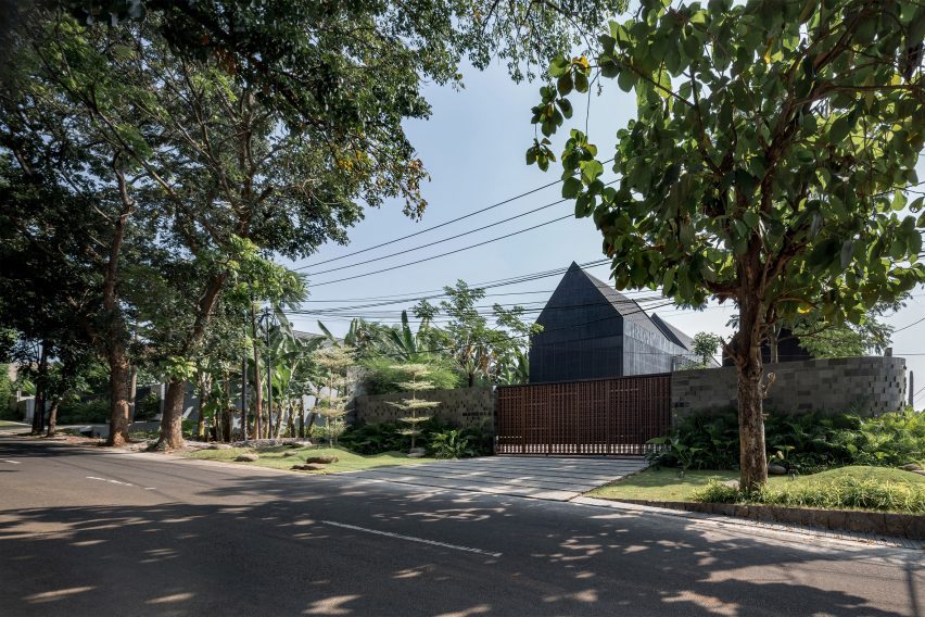 Halo House by Tamara Wibowo Architects