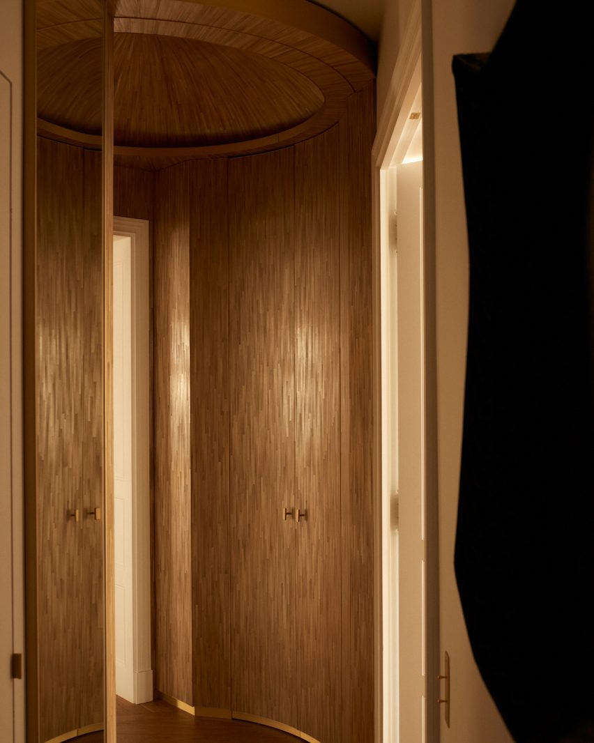 Straw maquette vestibule