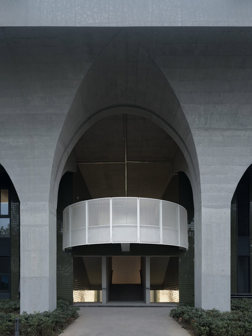 Hexi Sports Field by The Architectural Design and Research Institute of Zhejiang University (UAD)