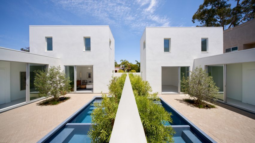 Courtyard houses of white stucco in Santa Monica