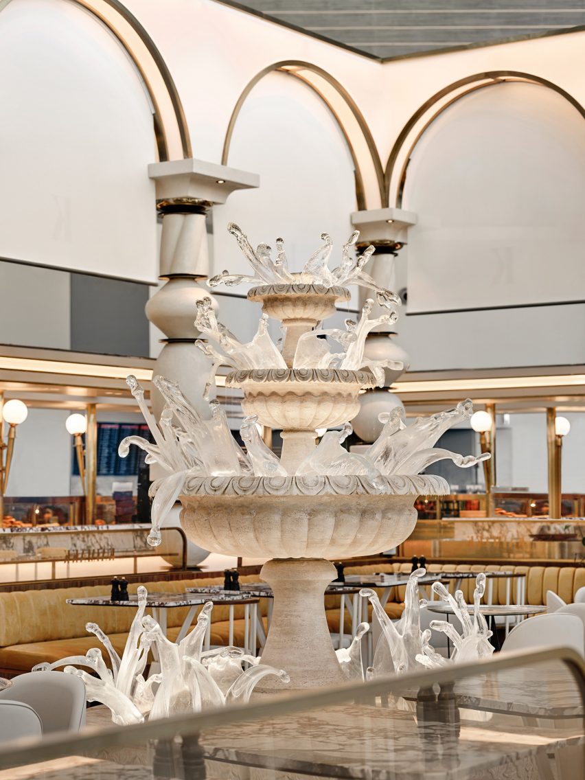 Sculptural glass and stone fountain Kaimakk