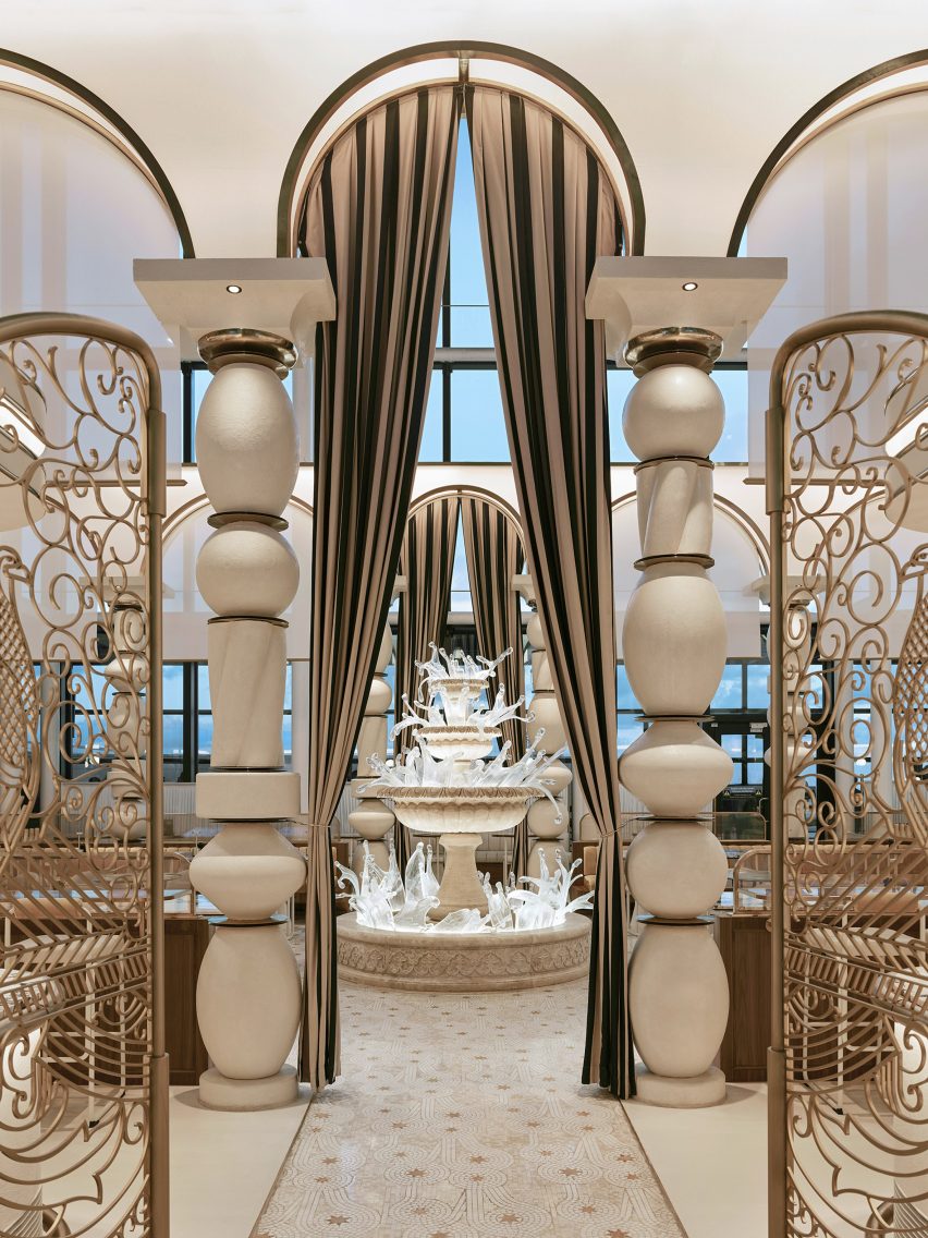 Gilded arches and drapes in Kaimakk
