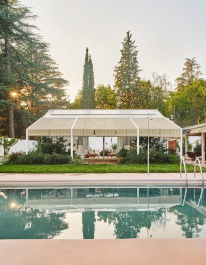 Kresta Garden House greenhouse with pergola