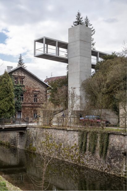 Cantilevered viewpoint on Czech bridge