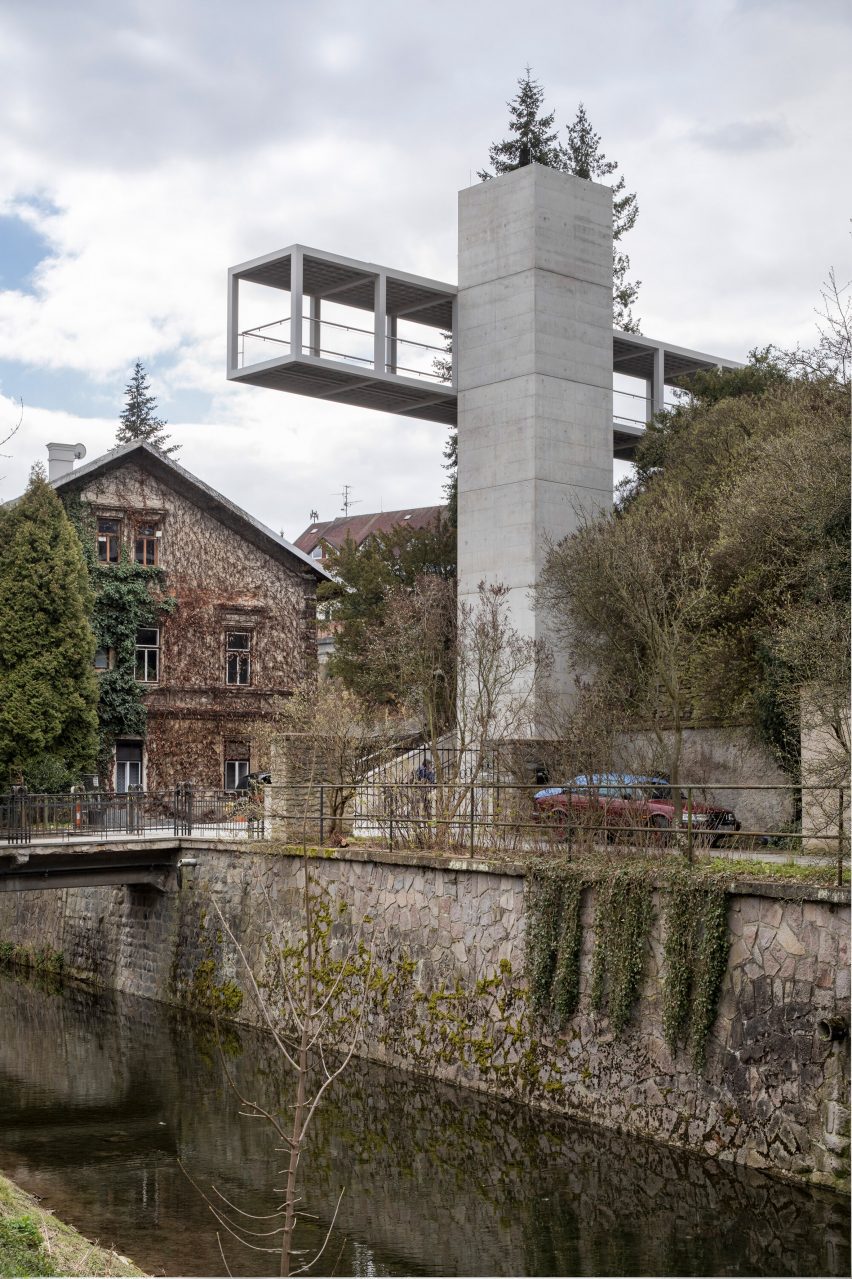 Cantilevered viewpoint on Czech bridge