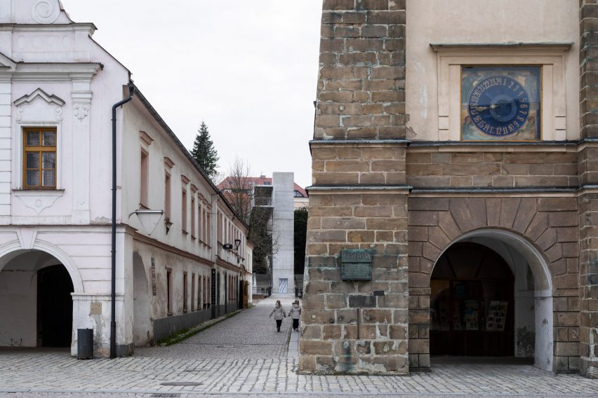 Footbridge seen from old town
