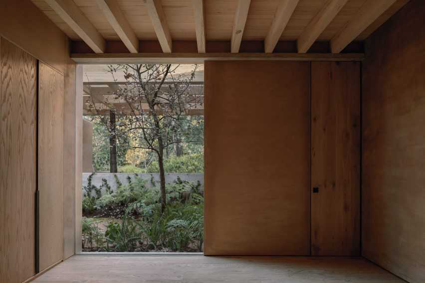The interior of a room with large sliding door