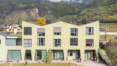 MoDus Architects' Tartan School brings together children of all ages