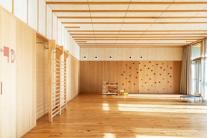 Kindergarten gym out of wood
