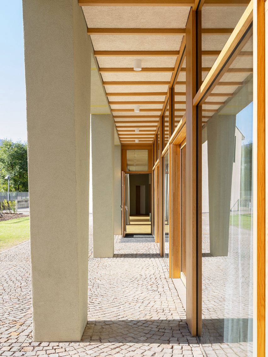 Colonnade of educational extension
