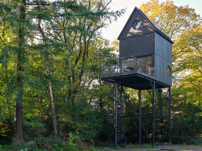 holiday home on stilts with terrace overlooking the trees around