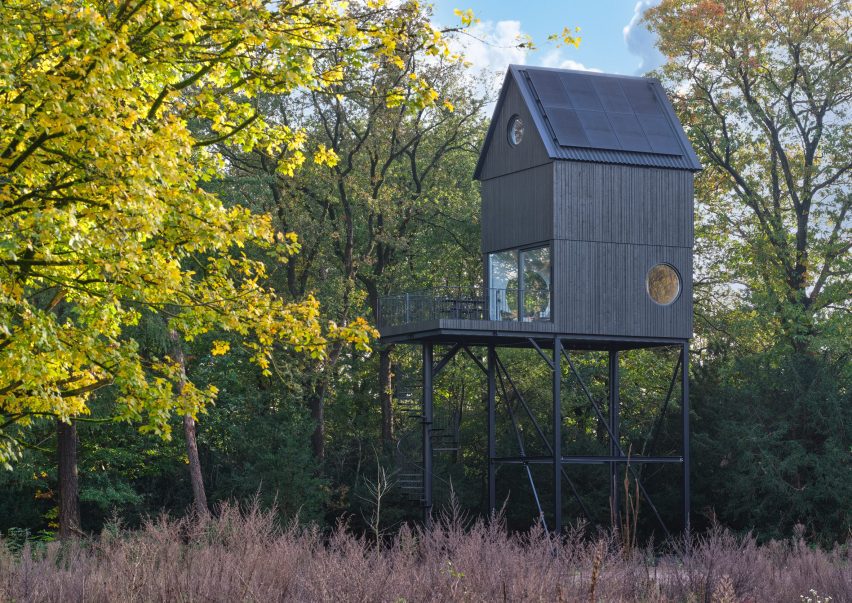 Timber-cladded holiday home in the woods