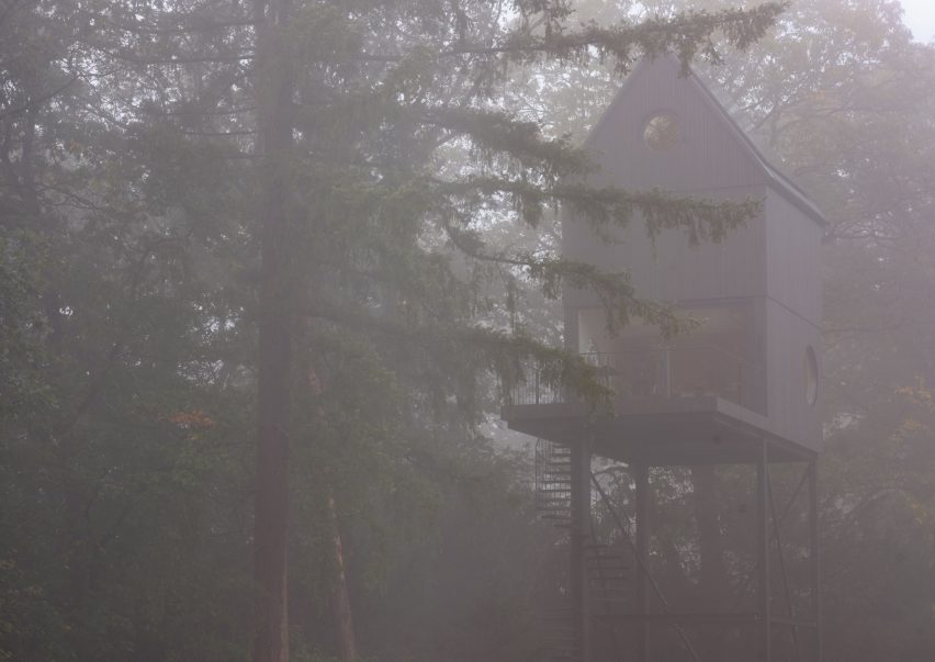 Timber-cladded holiday home in the woods