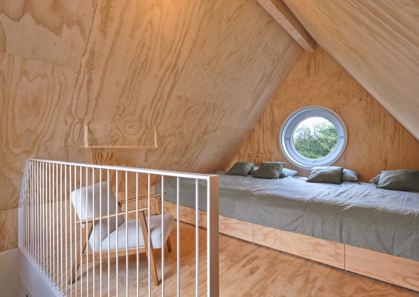 4-persons bed and chair in a bedroom
