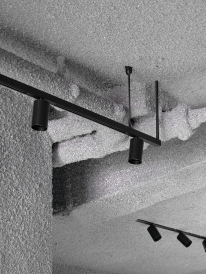 Paper-pulp sprayed walls in Natalino boutique