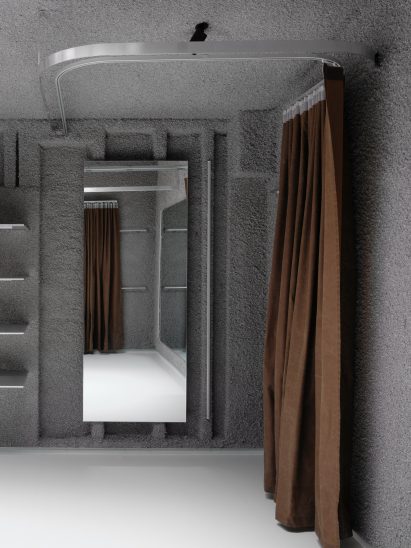 Changing room of boutique in London by Mooradian Studio