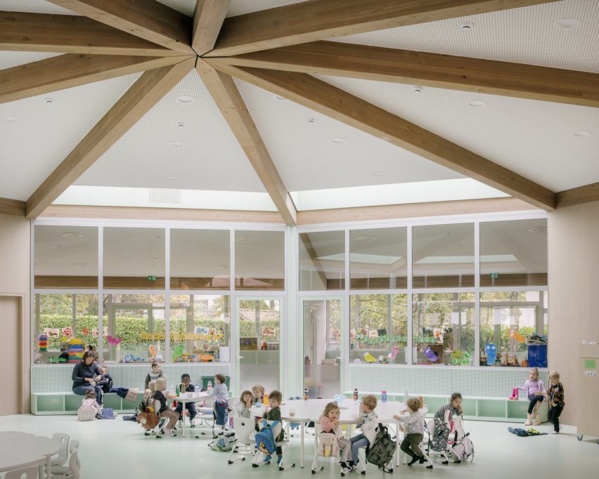 Interior of Aartselaar nursery by WE-S Architecten