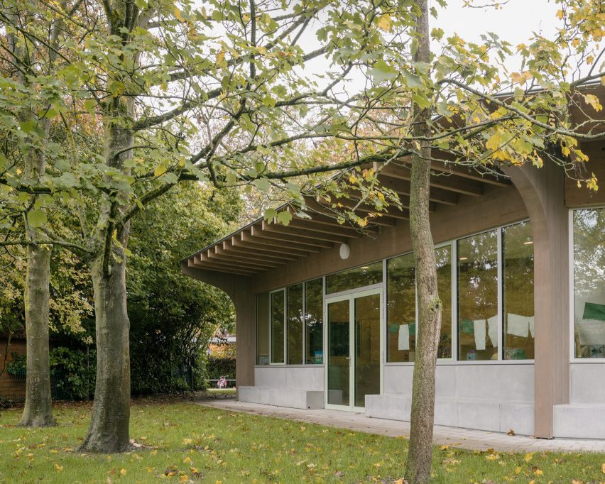 Exterior of Aartselaar nursery by WE-S Architecten
