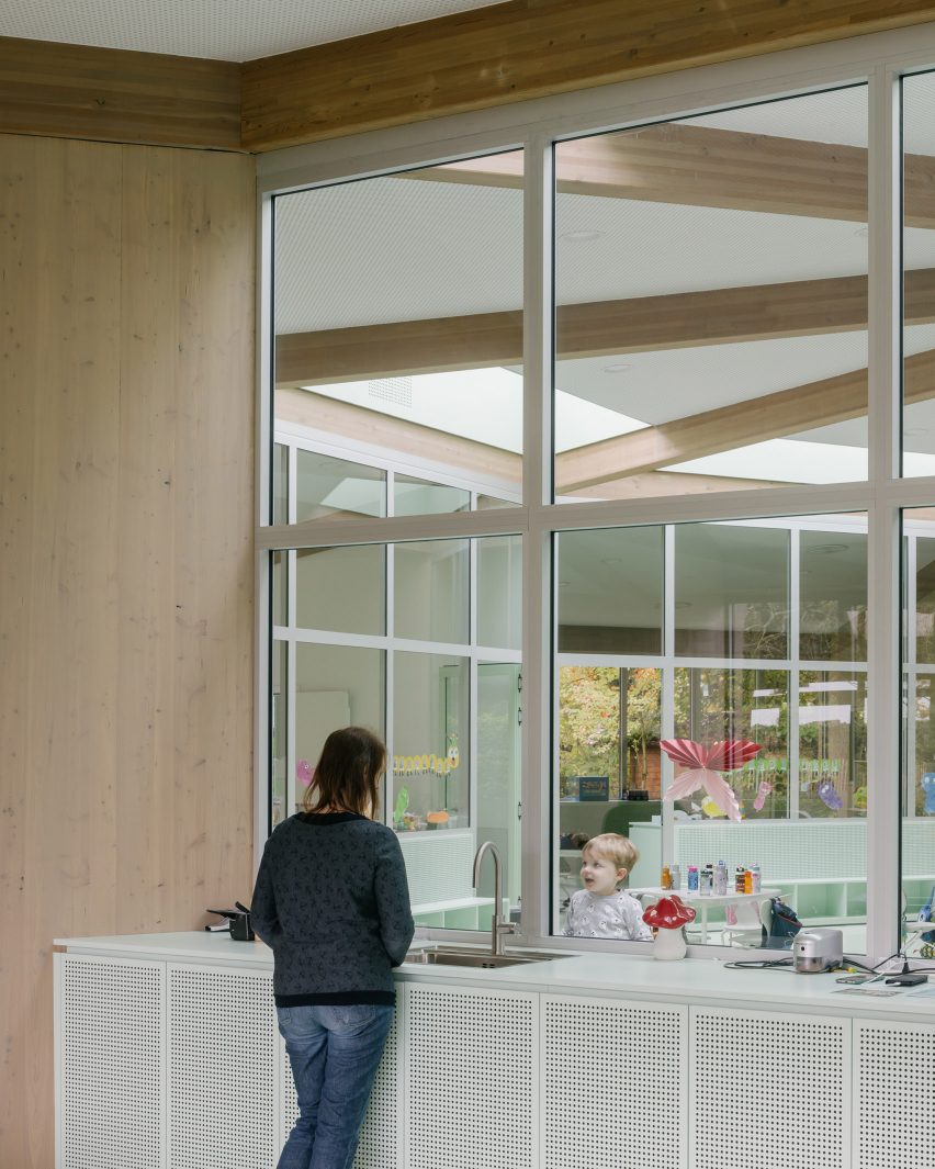 Interior of Aartselaar nursery by WE-S Architecten