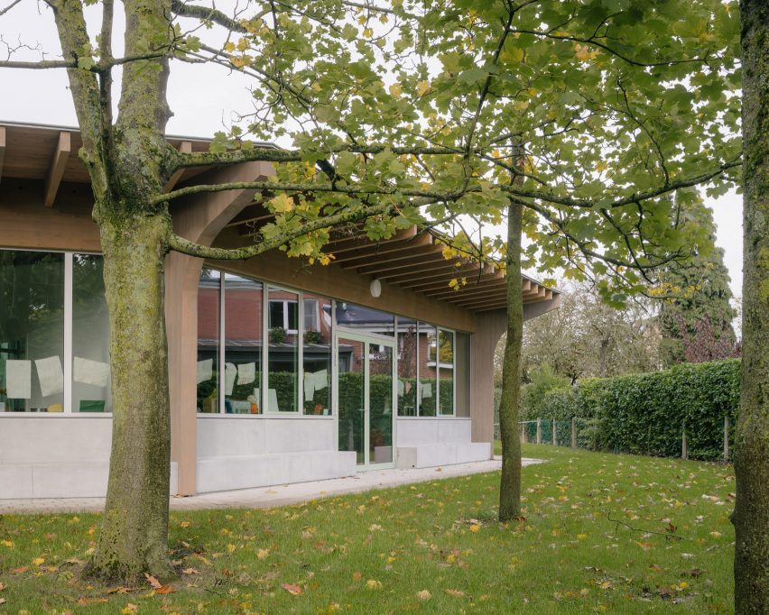 Exterior of Aartselaar nursery by WE-S Architecten