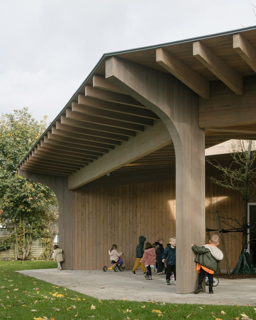 Exterior of Aartselaar nursery by WE-S Architecten
