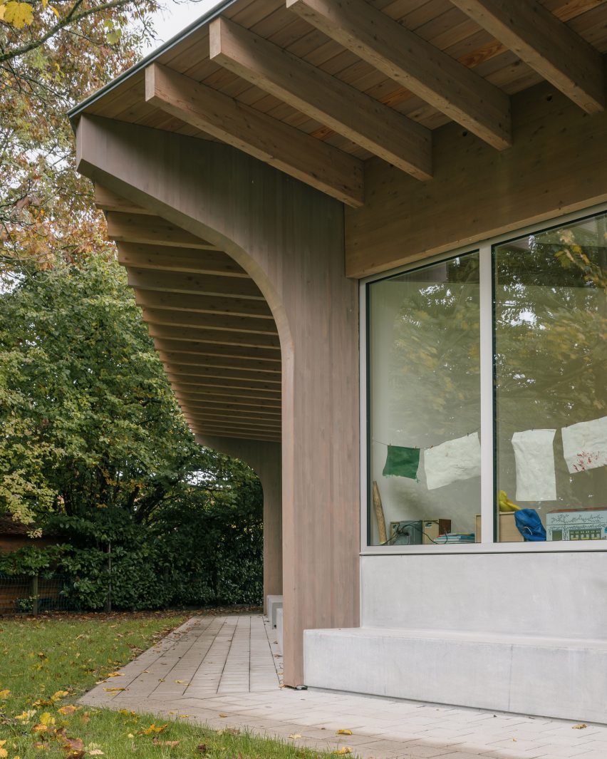 Exterior of Aartselaar nursery by WE-S Architecten