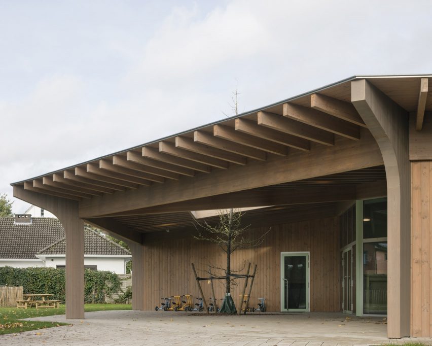 Exterior of Aartselaar nursery by WE-S Architecten