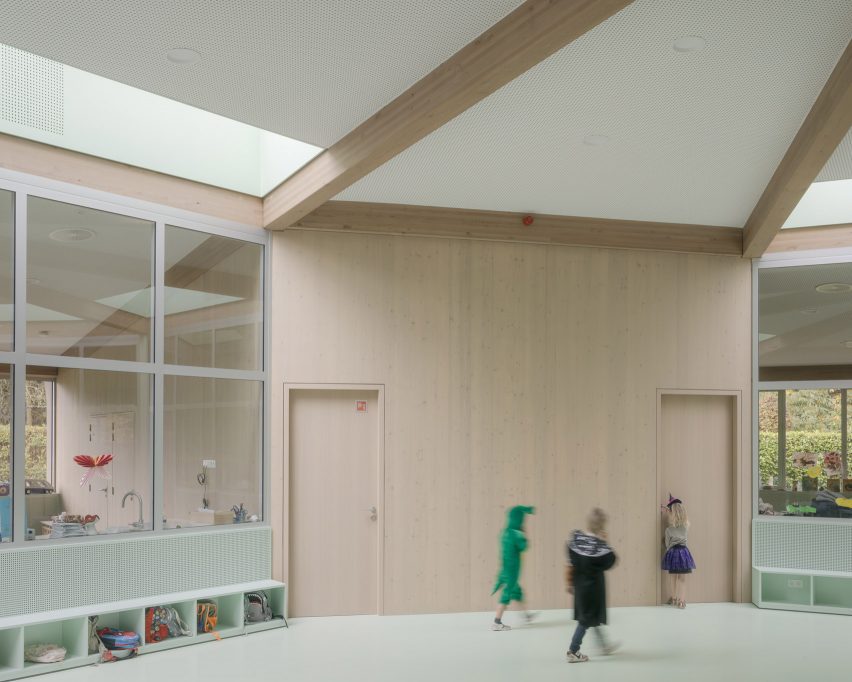 Interior of Aartselaar nursery by WE-S Architecten