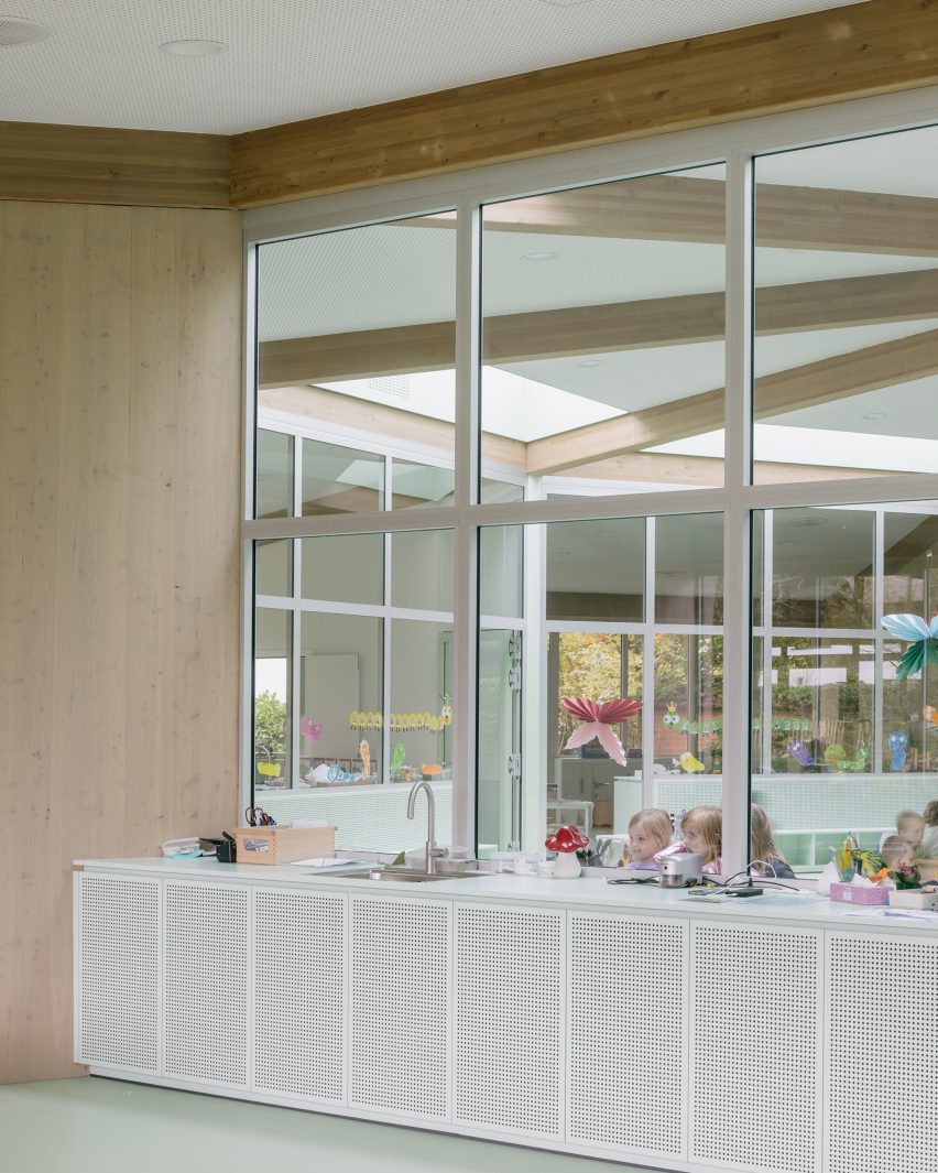 Interior of Aartselaar nursery by WE-S Architecten