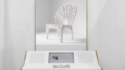 Machine with wooden stool and screen showing a futuristic chair