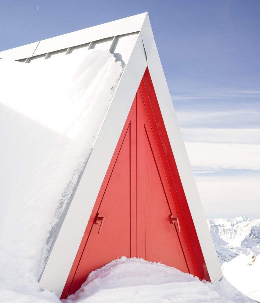 Pinwheel shelter in the Italian Alps by EX