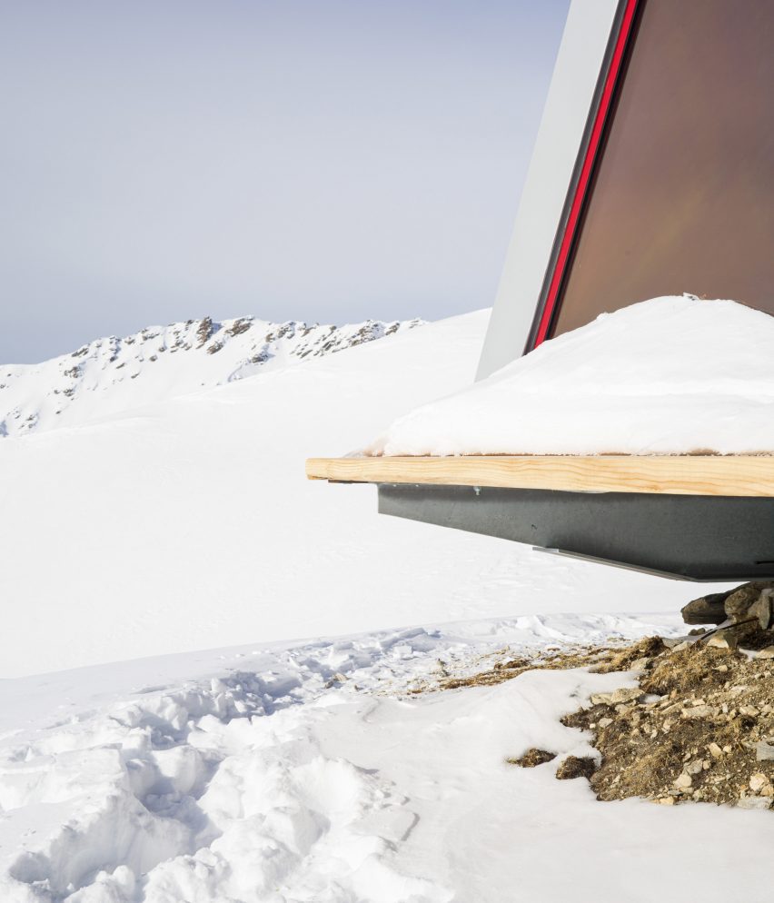 Pinwheel shelter in the Italian Alps by EX