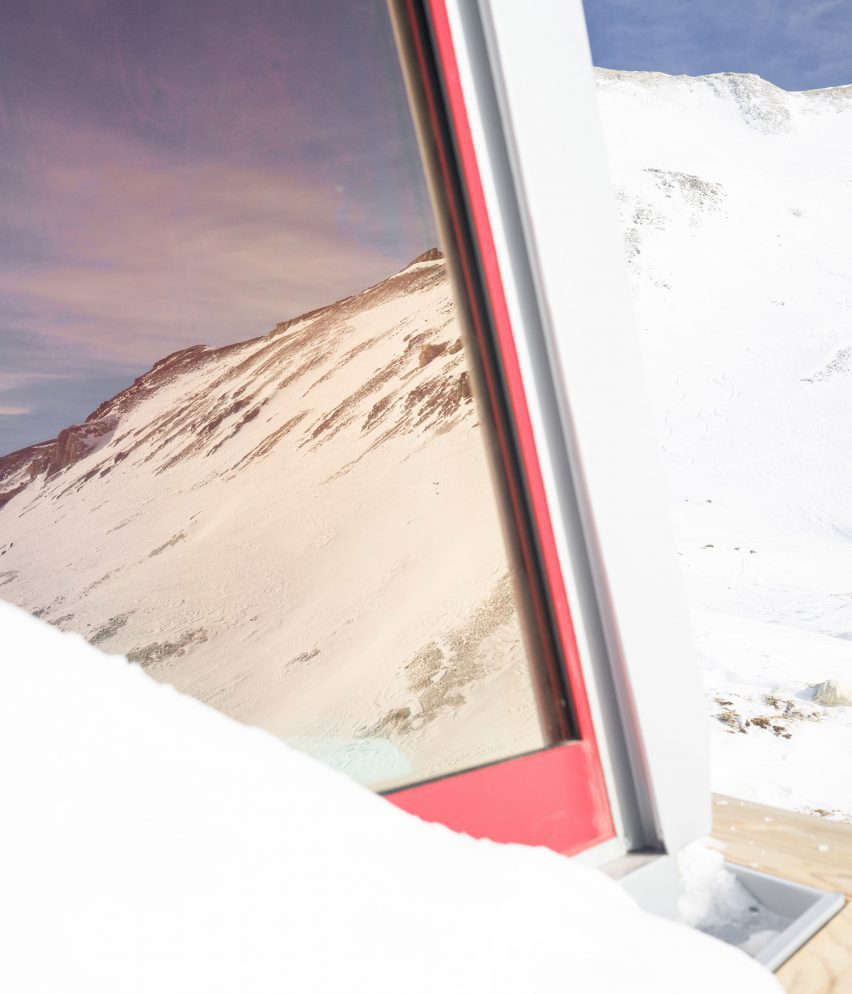 Pinwheel shelter in the Italian Alps by EX