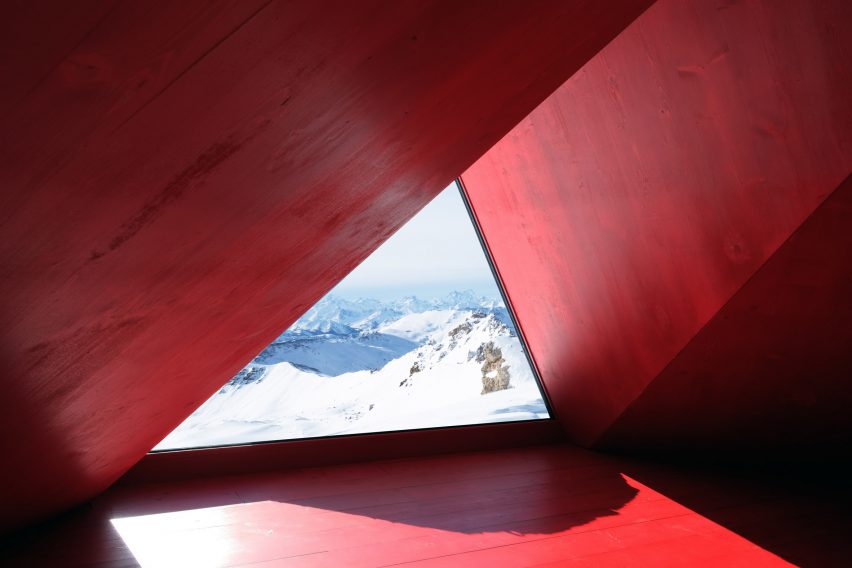 Pinwheel shelter in the Italian Alps by EX