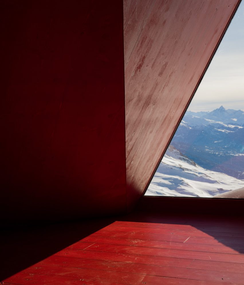 Pinwheel shelter in the Italian Alps by EX