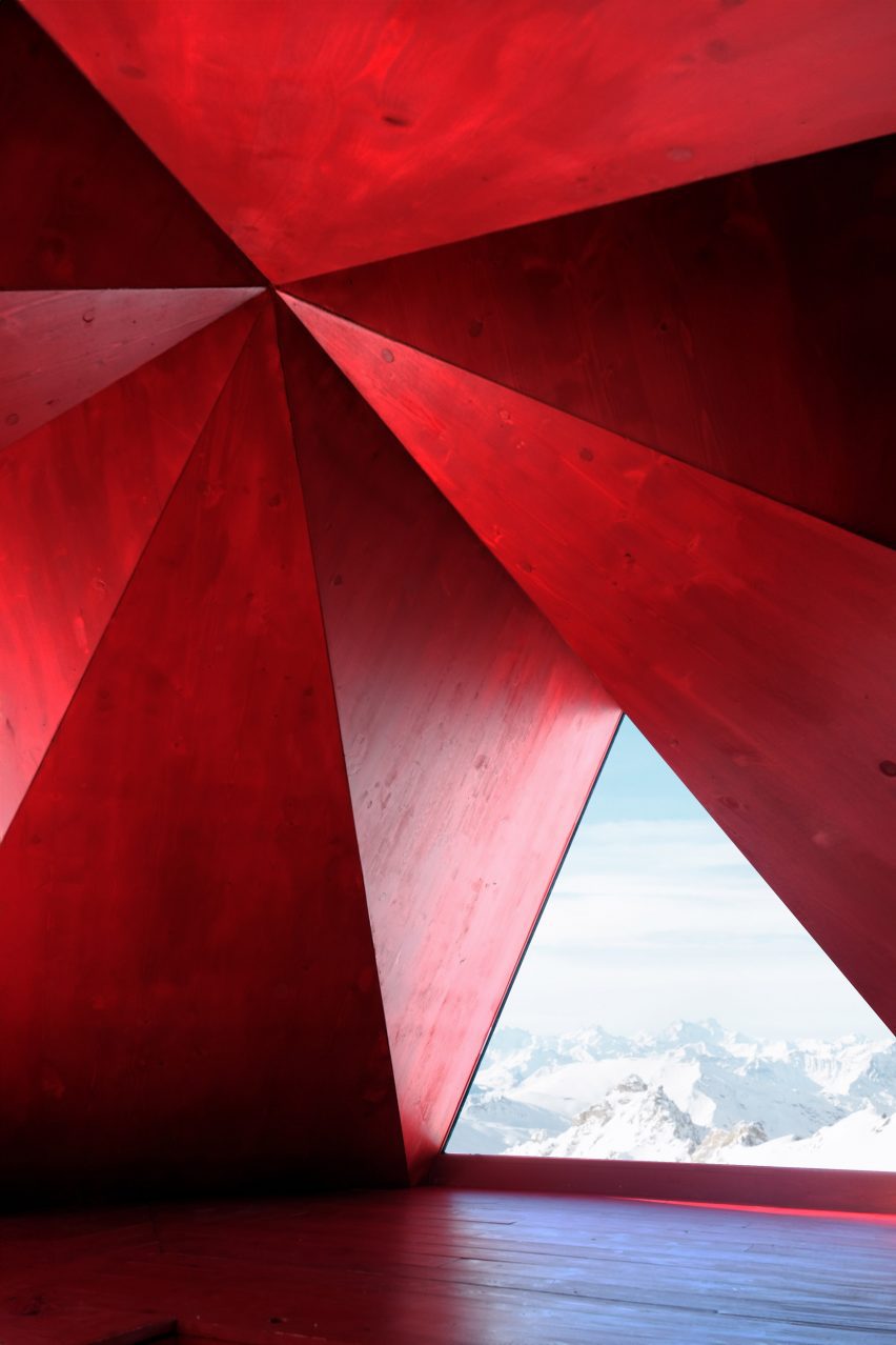 Pinwheel shelter in the Italian Alps by EX