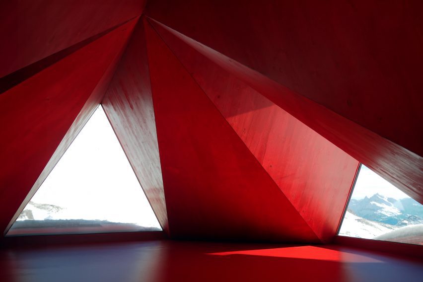 Pinwheel shelter in the Italian Alps by EX