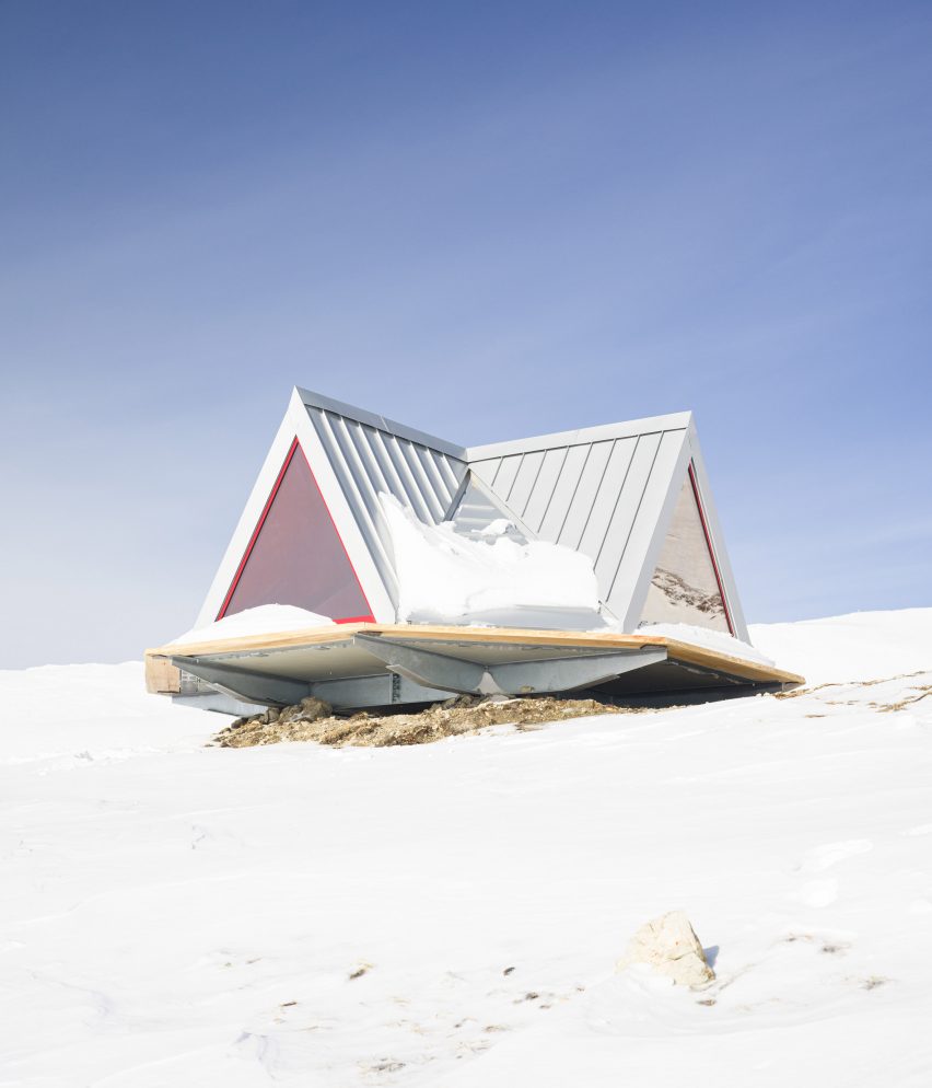Pinwheel shelter in the Italian Alps by EX