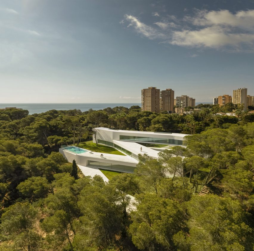 Sabater House by Fran Silvestre Arquitectos