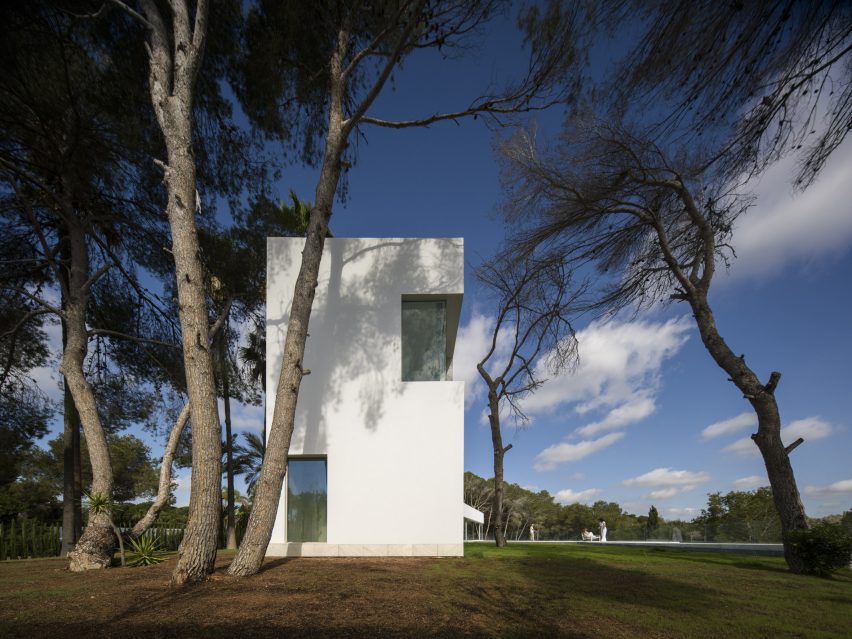 Sabater House by Fran Silvestre Arquitectos