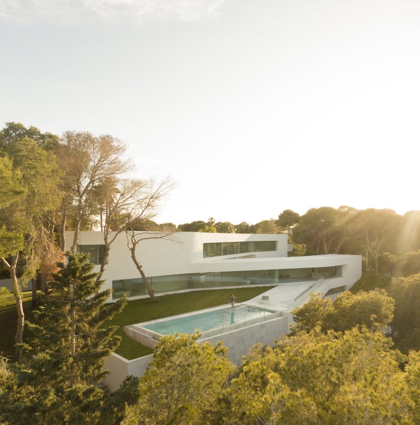 Sabater House by Fran Silvestre Arquitectos