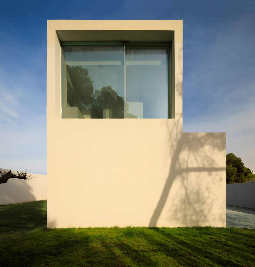 Sabater House by Fran Silvestre Arquitectos