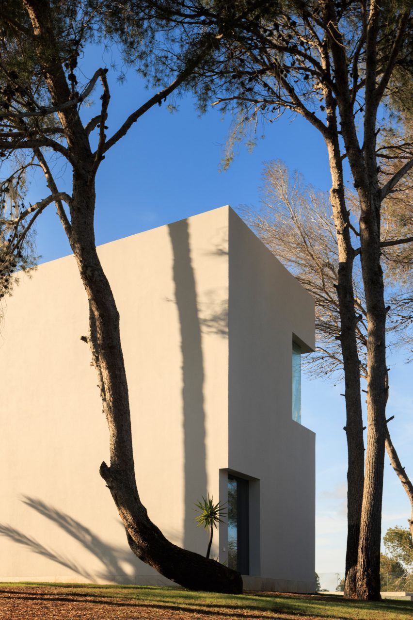 Sabater House by Fran Silvestre Arquitectos
