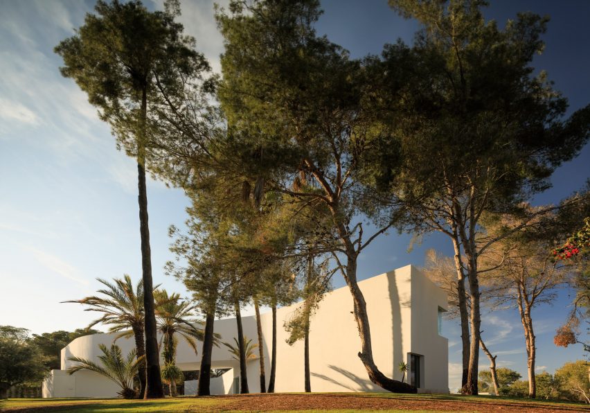 Sabater House by Fran Silvestre Arquitectos